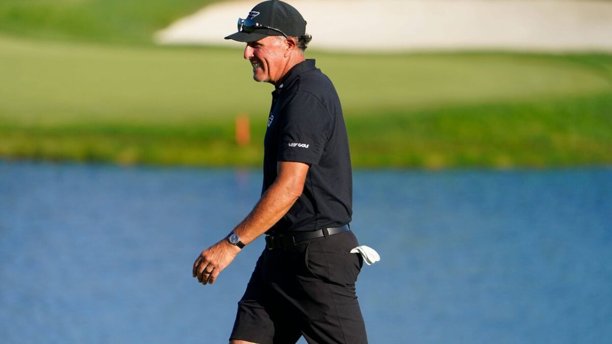 6x major champion Phil Mickelson ruled out of LIV Golf season opener following 'minor' shoulder injury 3 Phil Mickelson