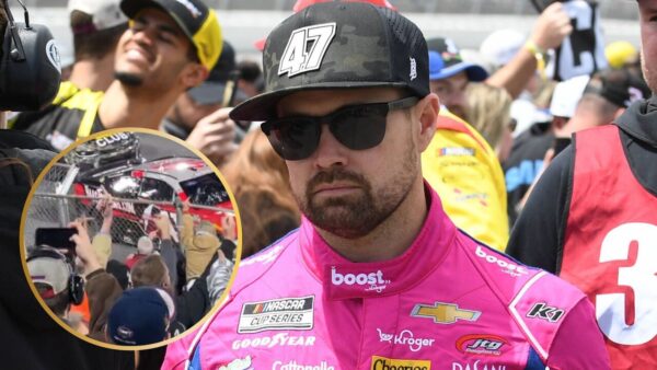 Rick Stenhouse Jr. gets flipped off by fans
