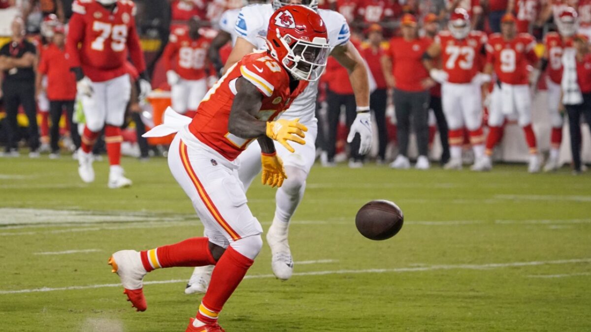 Super Bowl winner Kadarius Toney's arrest for assaulting a woman triggers wild reactions on NFL Twitter-"How do you strangle someone without having hands?" 3 Super Bowl winner Kadarius Toney's arrest for assaulting a woman generates wild reactions on NFL Twitter-"How do you strangle someone without having hands?"
