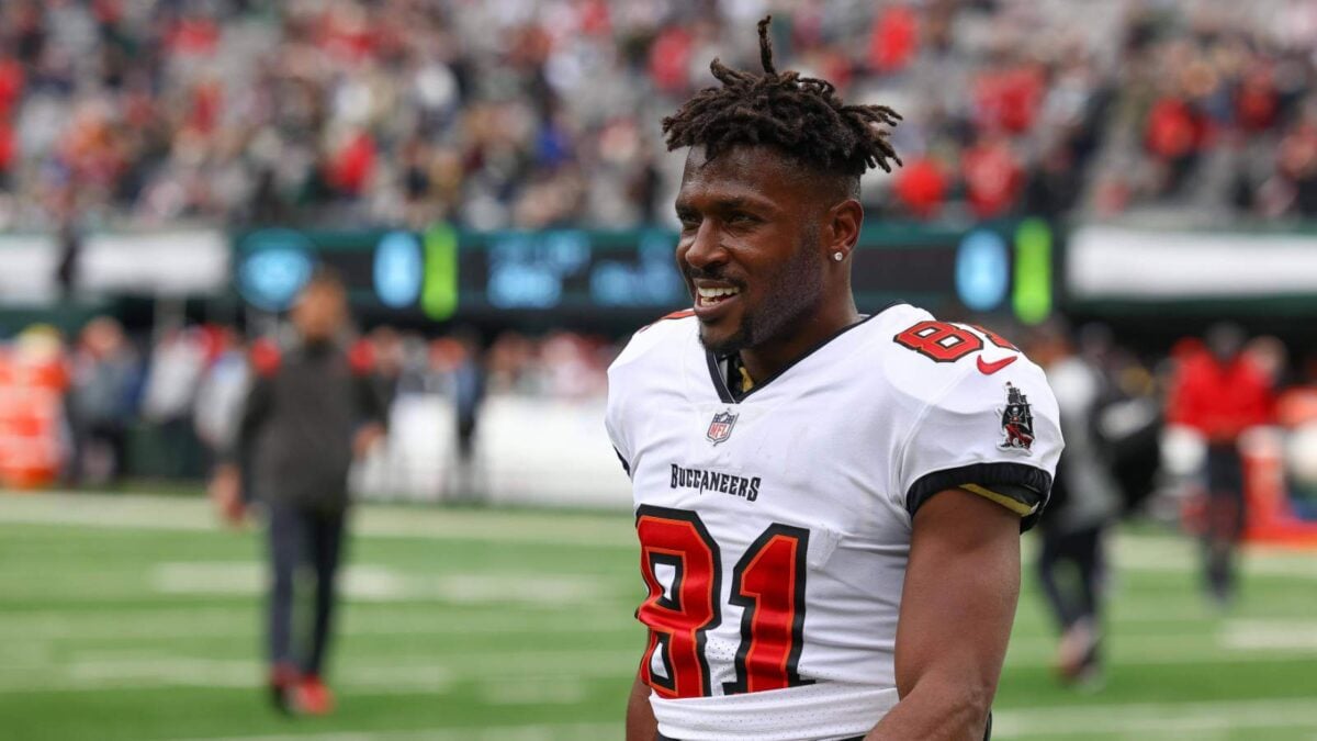Antonio Brown bizarrely asks Le’Veon Bell if he has CTE 3 Antonio Brown bizarrely asks Le’Veon Bell if he has CTE