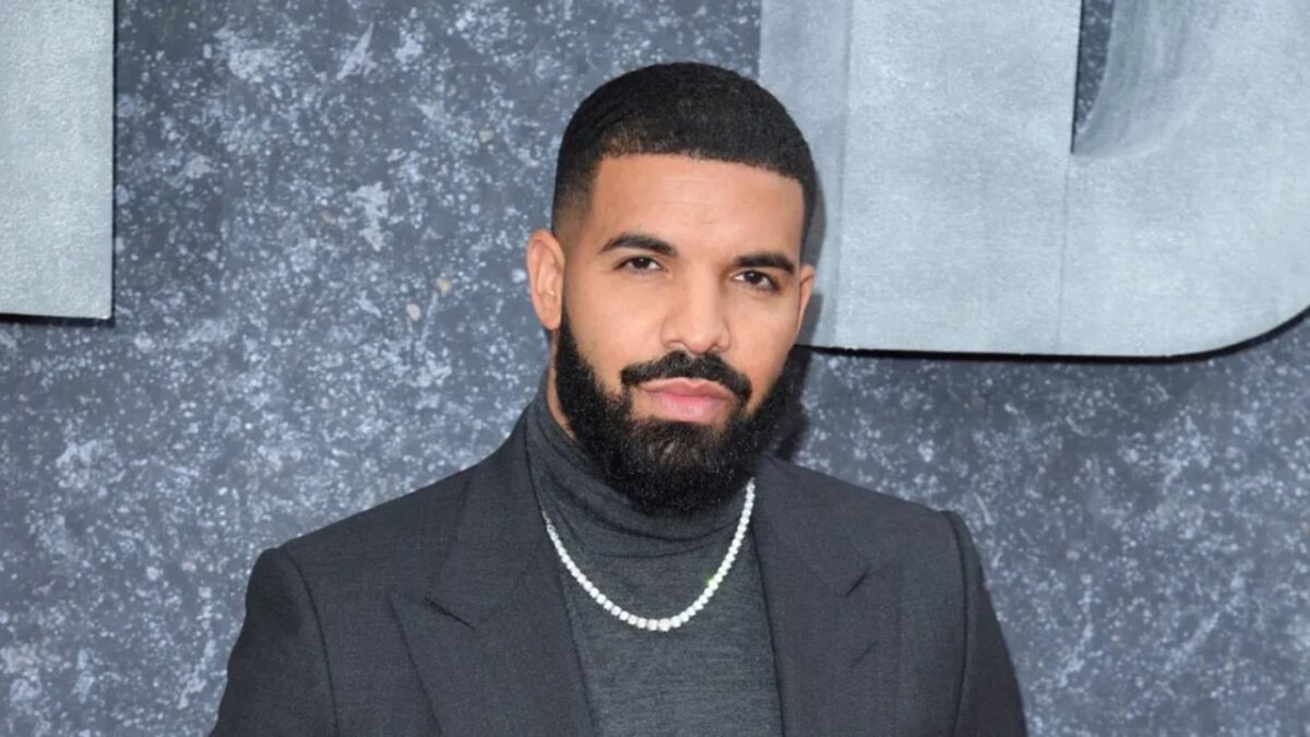 "Bro grew so irrelevant"- Wrestling fans brutally troll Drake over WWE snubbing the rapper at Elimination Chamber 3 Drake