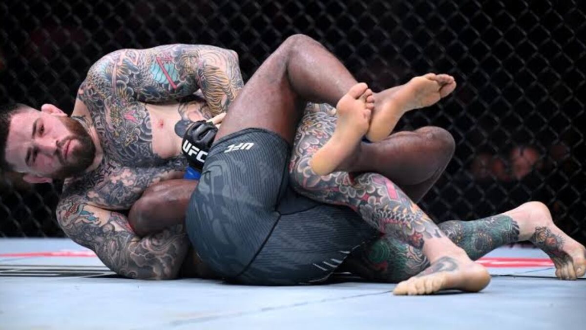 Sean Brady submits Leon Edwards at UFC London 